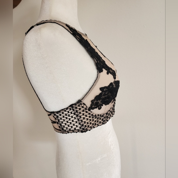 Victoria's Secret Longline Lace Black and Nude Floral Applique Bra size 34b - Picture 4 of 7